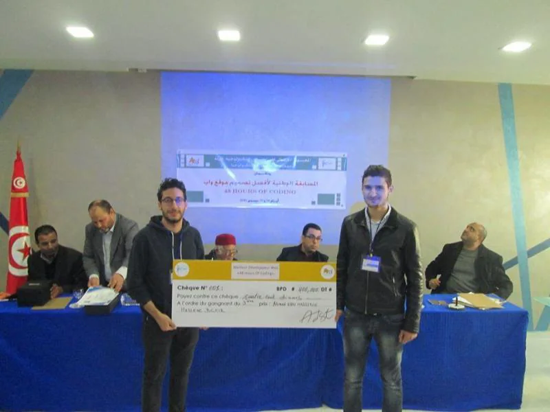 Ahmed Eben Hassine lors d'une remise de prix de développement web étudiant